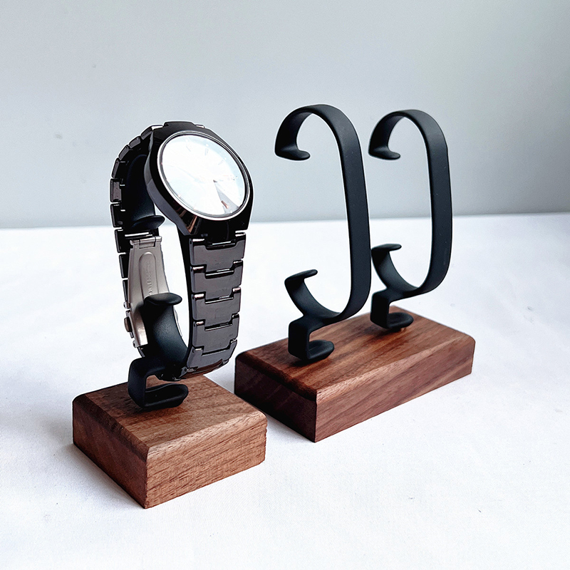 木製C型時計ホルダー ジュエリーオーガナイザー ディスプレイ - Jewelry And Watches Inc のレビューと価格
