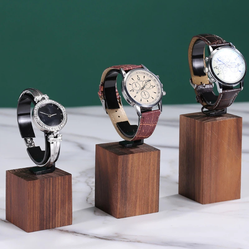新しい木製C型腕時計ディスプレイスタンド、携帯用ジュエリーブ - Jewelry And Watches Inc のレビューと価格